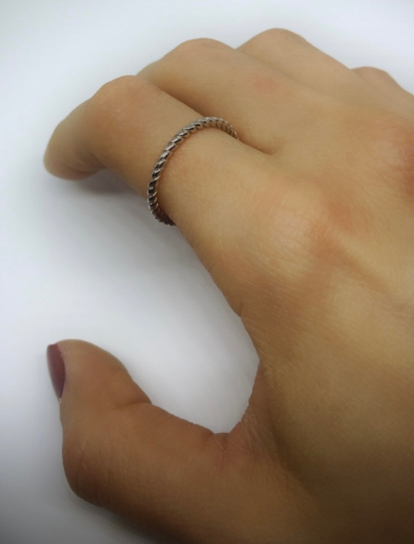 Twisted rope ring