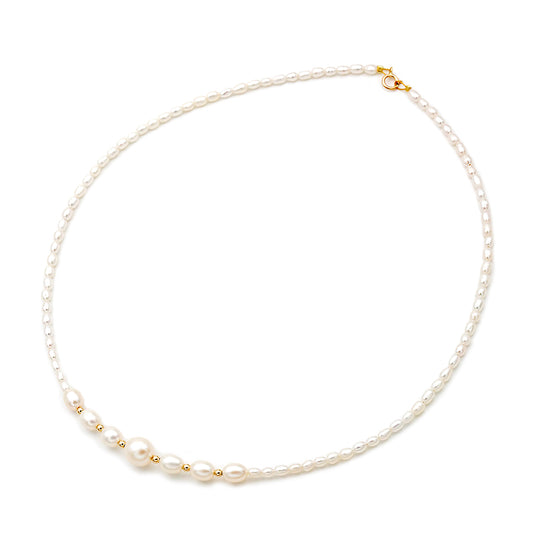 Oval pearl necklace