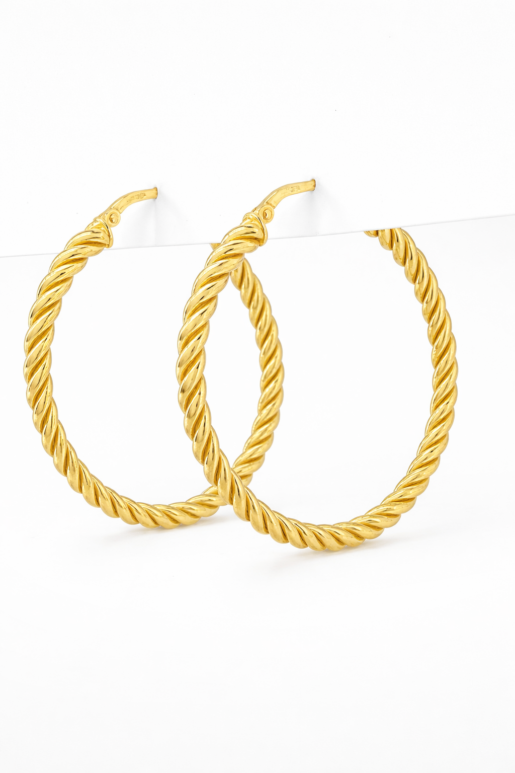 Twisted rope hoops