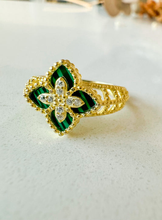 Green clover ring