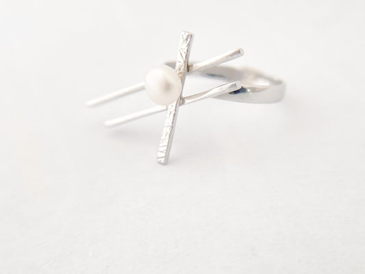 Asymmetrical ring